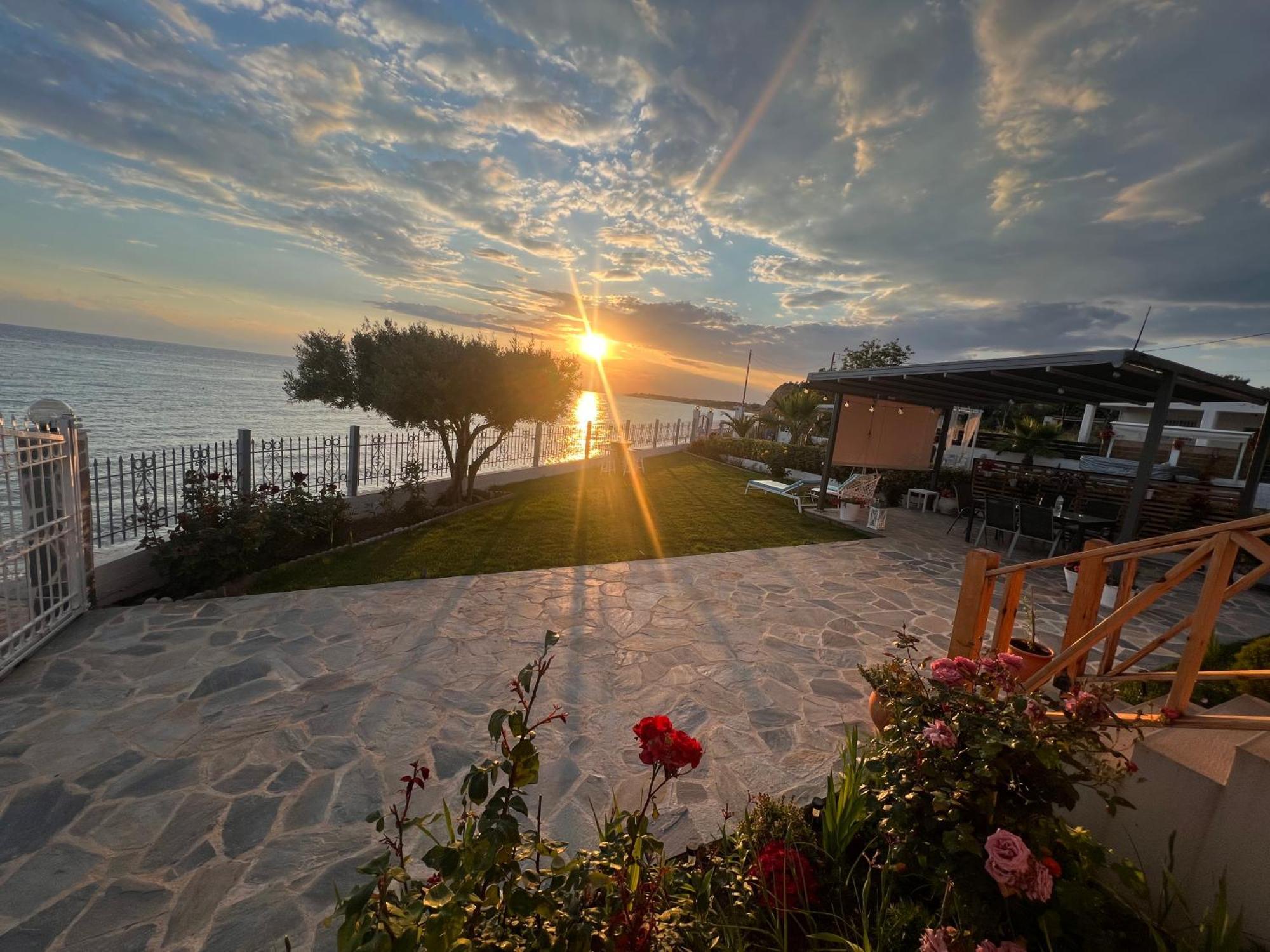 Beachfront Villa Athina Vergia Zewnętrze zdjęcie